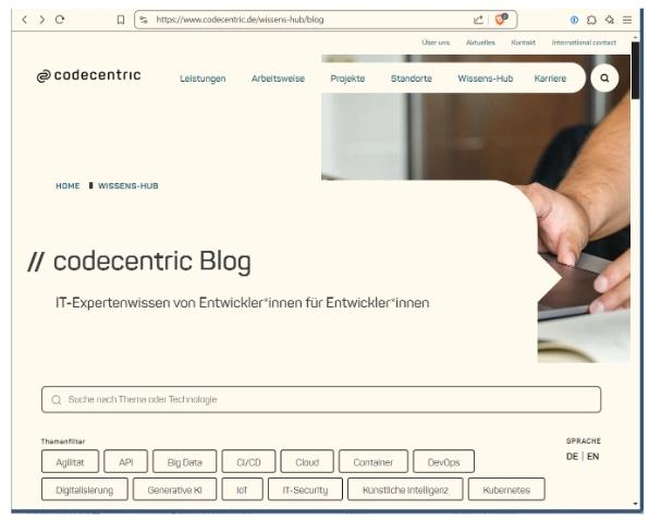 Codecentric Blog im Highcontrast-Modus. Mit dem Theme Wüste ist der Hintergrund sandfarben mit schwarzem Text.