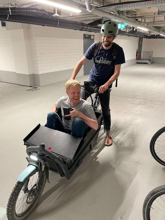Lastenrad mit zwei Mitarbeitern aus Münster